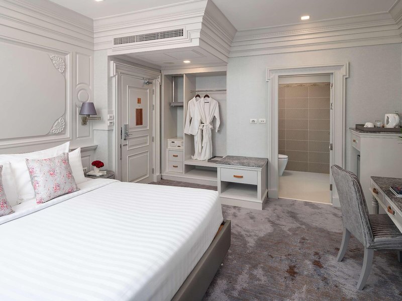 Kingston Suites 38