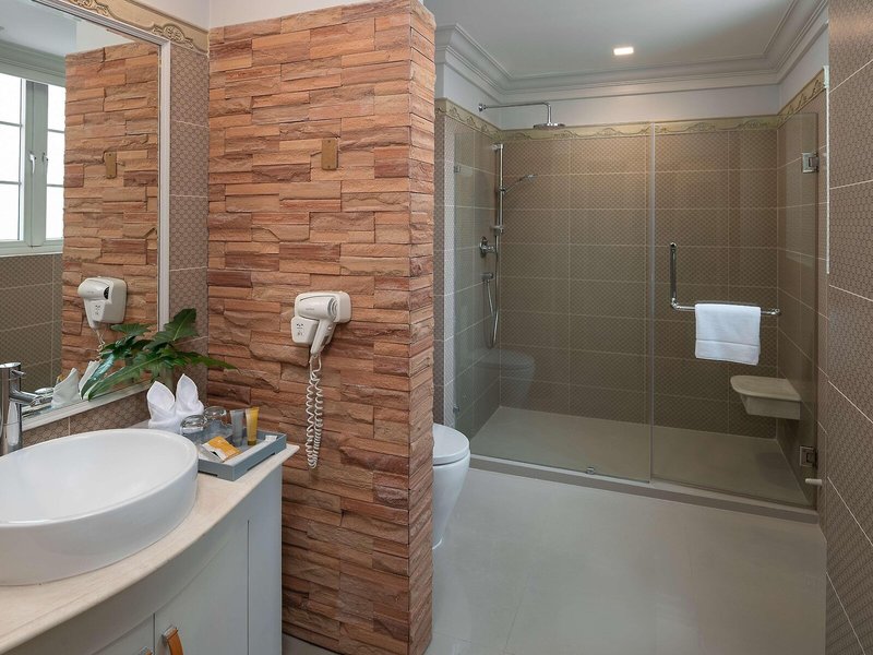 Kingston Suites 41