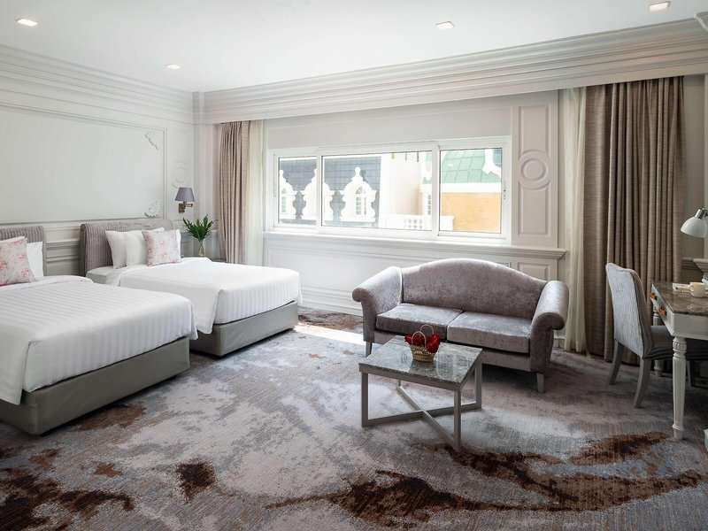 Kingston Suites 42