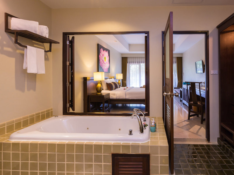 The Fair House Beach Resort 44