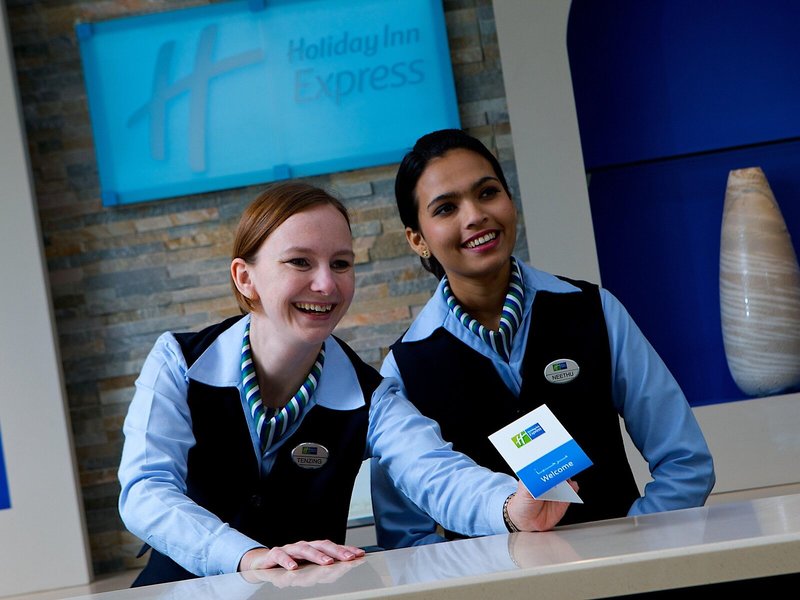 Holiday Inn Express Dubai Airport 8