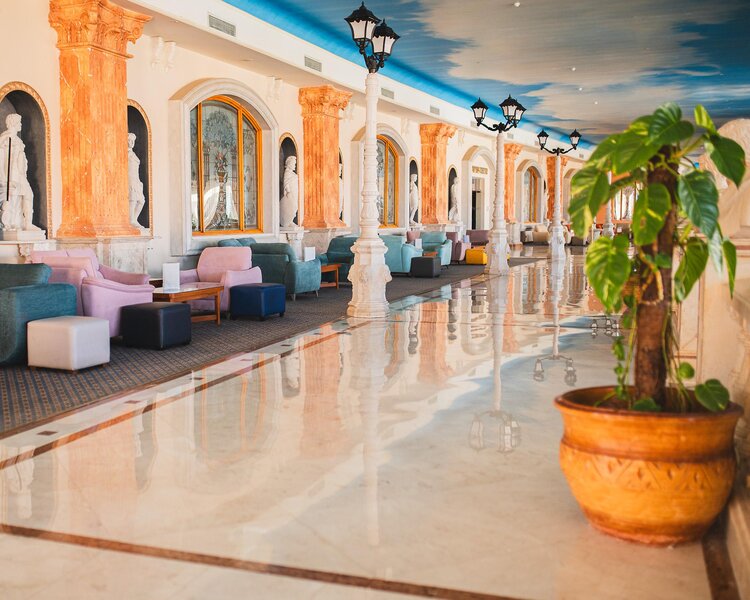 Titanic Palace 112