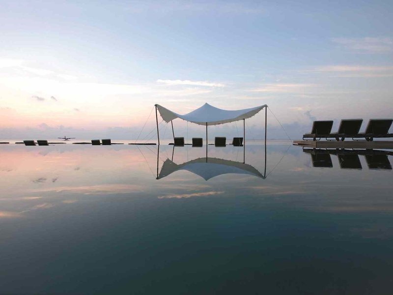 Constance Moofushi Maldives 24 - Outdoor Pool