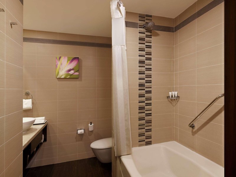 Hilton Garden Inn New Delhi 10