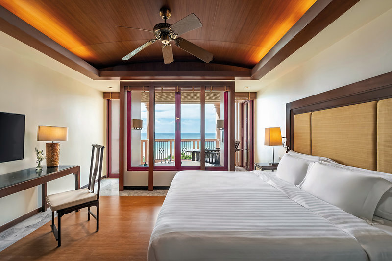 Centara Grand Beach Resort Phuket 7