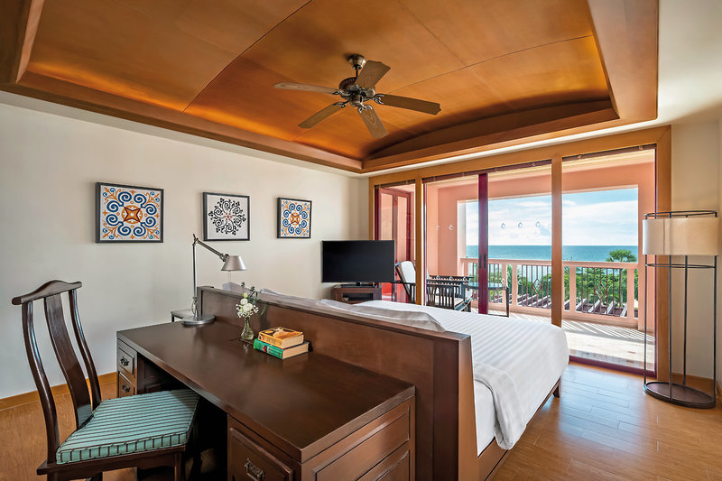 Centara Grand Beach Resort Phuket 6