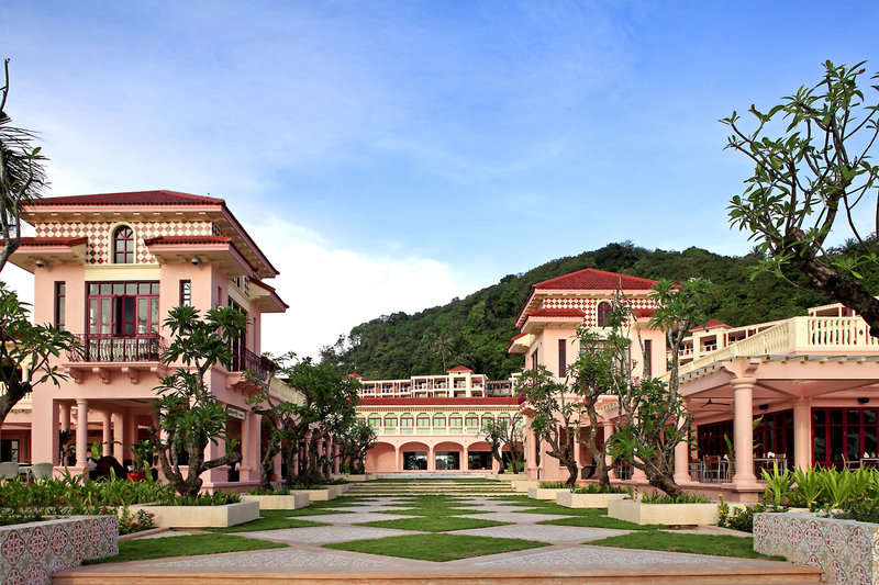 Centara Grand Beach Resort Phuket 3