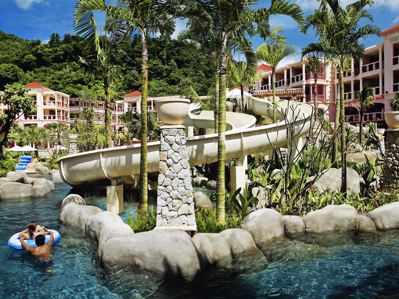 Centara Grand Beach Resort Phuket 9