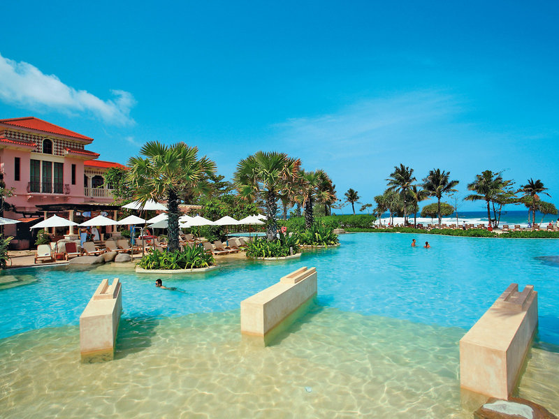 Centara Grand Beach Resort Phuket 10