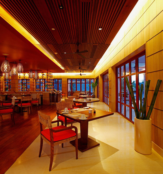 Centara Grand Beach Resort Phuket 25
