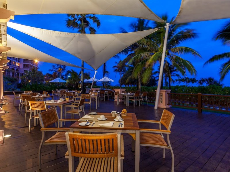 Centara Grand Beach Resort Phuket 26