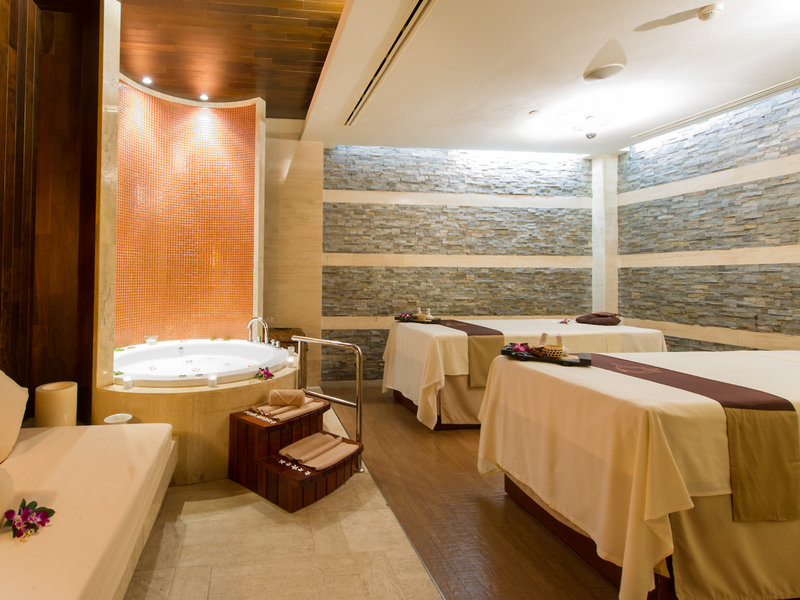 Centara Grand Beach Resort Phuket 39