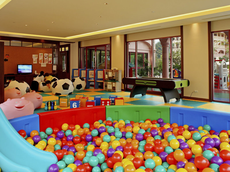 Centara Grand Beach Resort Phuket 47