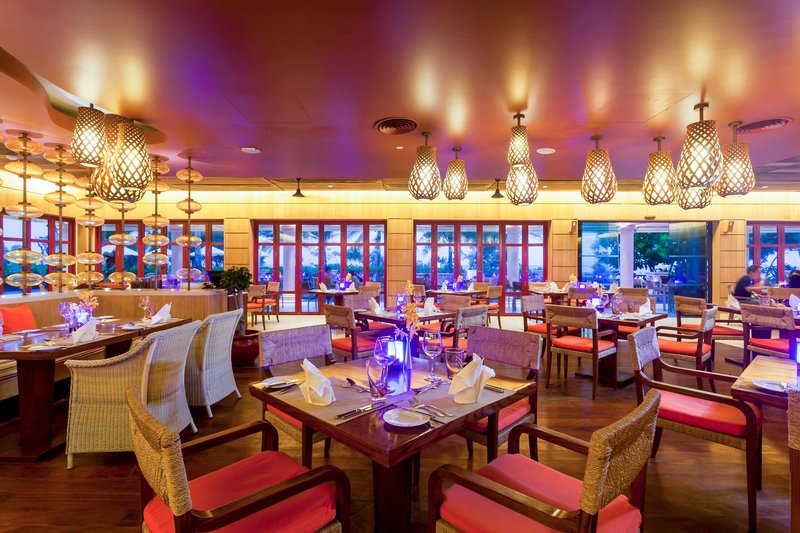 Centara Grand Beach Resort Phuket 6