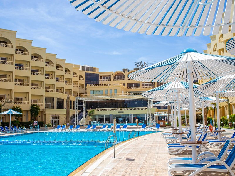 AMC Royal Hotel & Spa 18 - Outdoor Pool