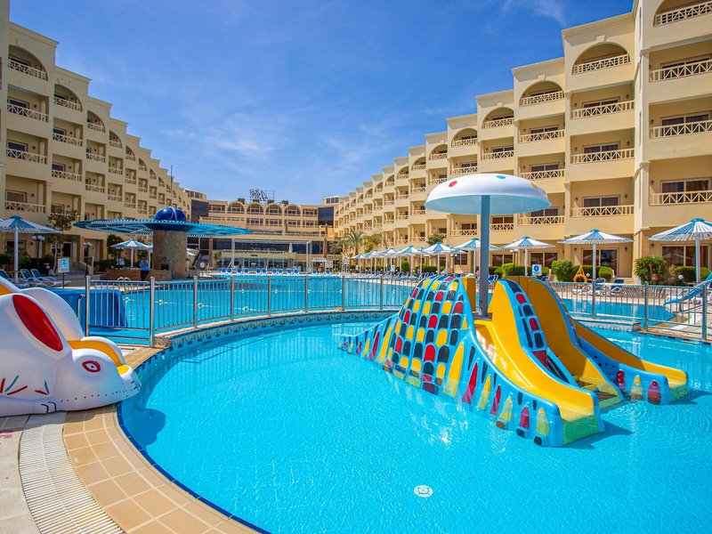 AMC Royal Hotel & Spa 3