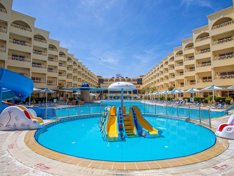 AMC Royal Hotel & Spa 15