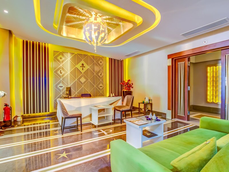 AMC Royal Hotel & Spa 29