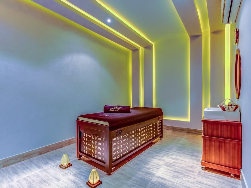 AMC Royal Hotel & Spa 50