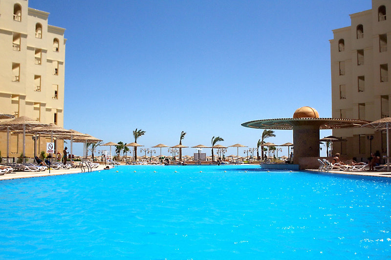 AMC Royal Hotel & Spa 3