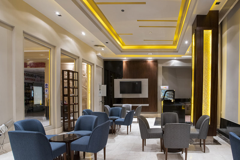 AMC Royal Hotel & Spa 8