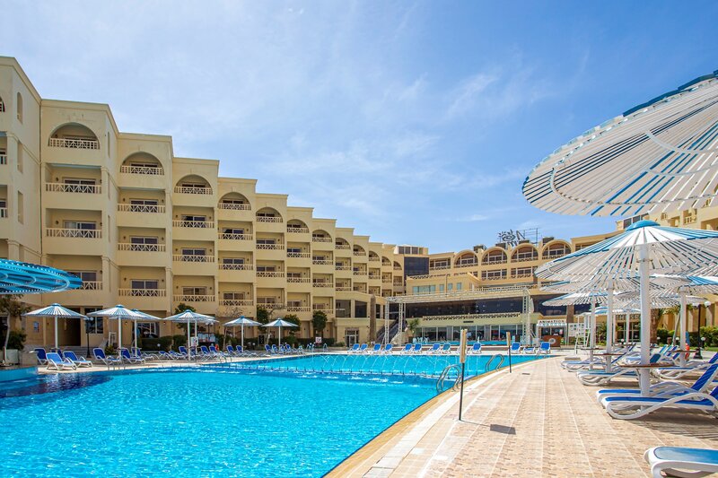 AMC Royal Hotel & Spa 3