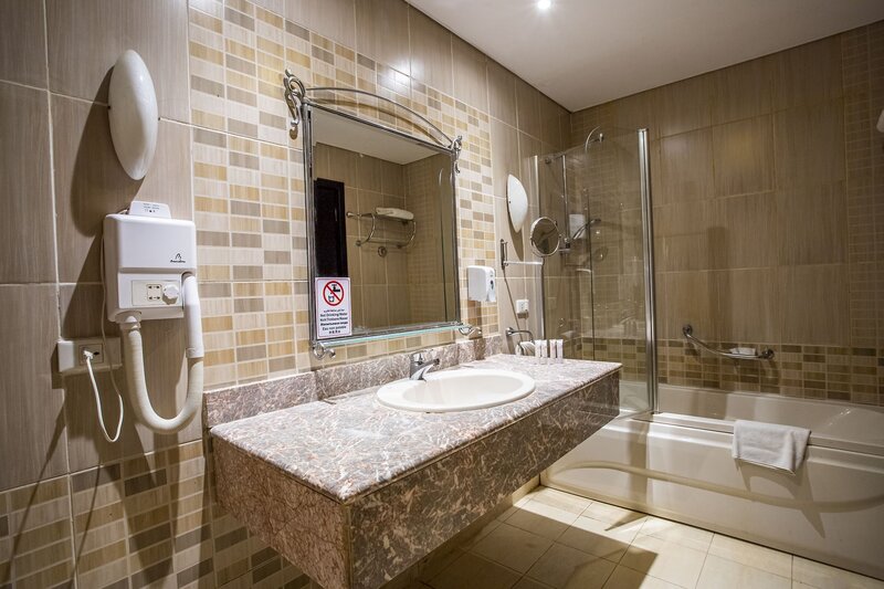 AMC Royal Hotel & Spa 26