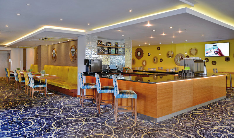 Holiday Inn Cape Town 5 - Bar
