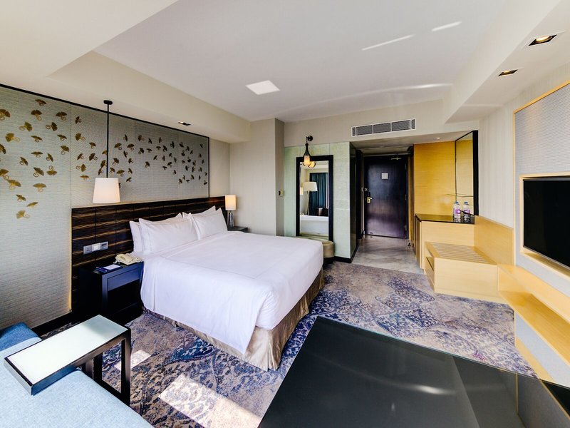 Cinnamon Grand Hotel 47