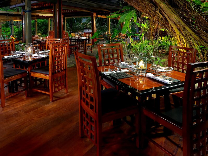 Cinnamon Grand Hotel 17