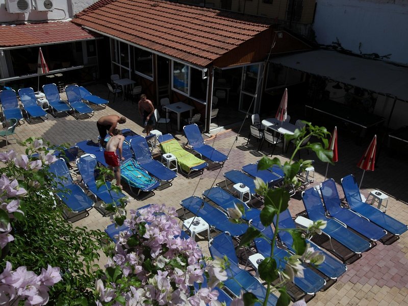 Happy Days 3 - Exterior