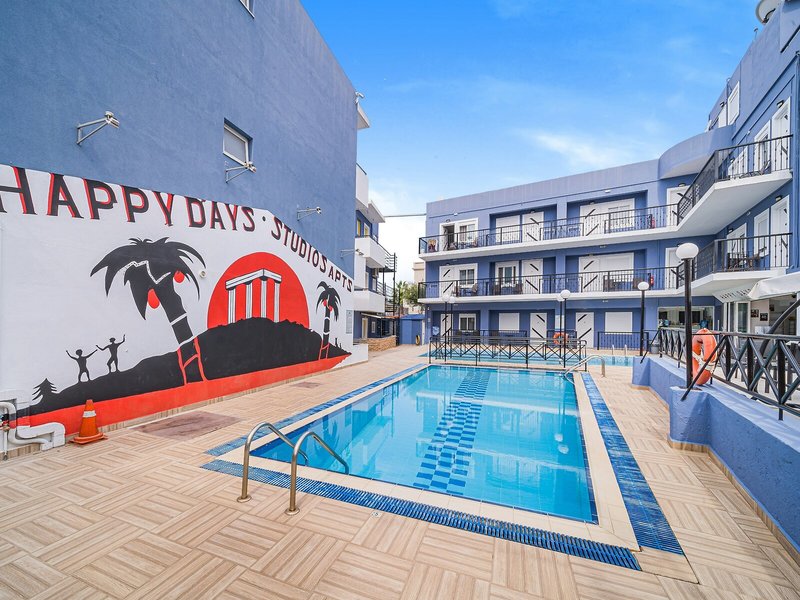 Happy Days 5 - Outdoor Pool