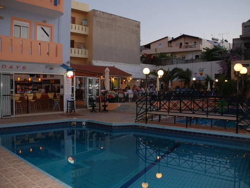 Happy Days 13 - Outdoor Pool