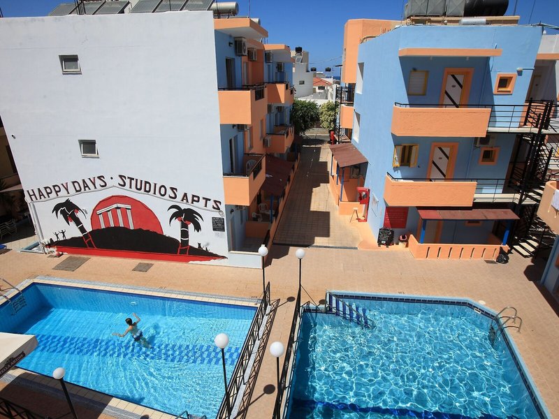 Happy Days 15 - Outdoor Pool