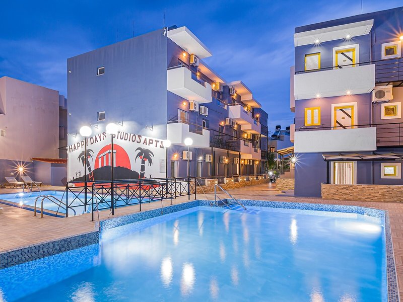 Happy Days 16 - Outdoor Pool