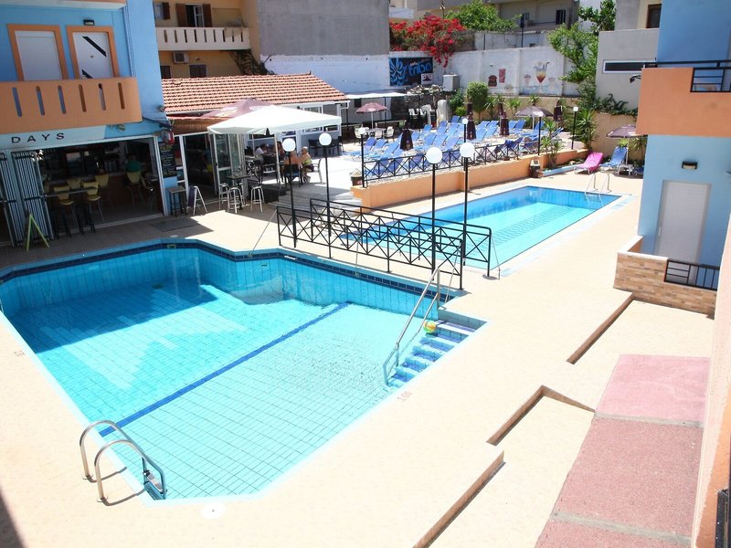 Happy Days 17 - Outdoor Pool