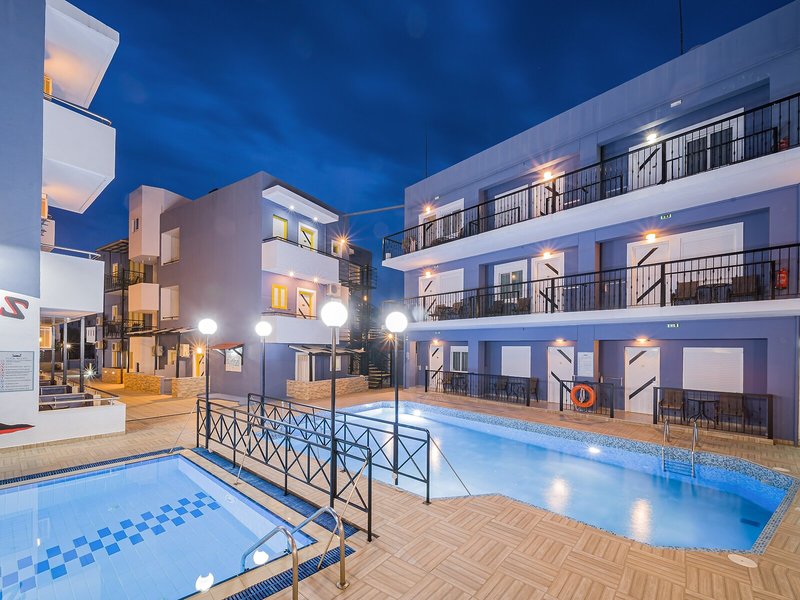 Happy Days 18 - Outdoor Pool