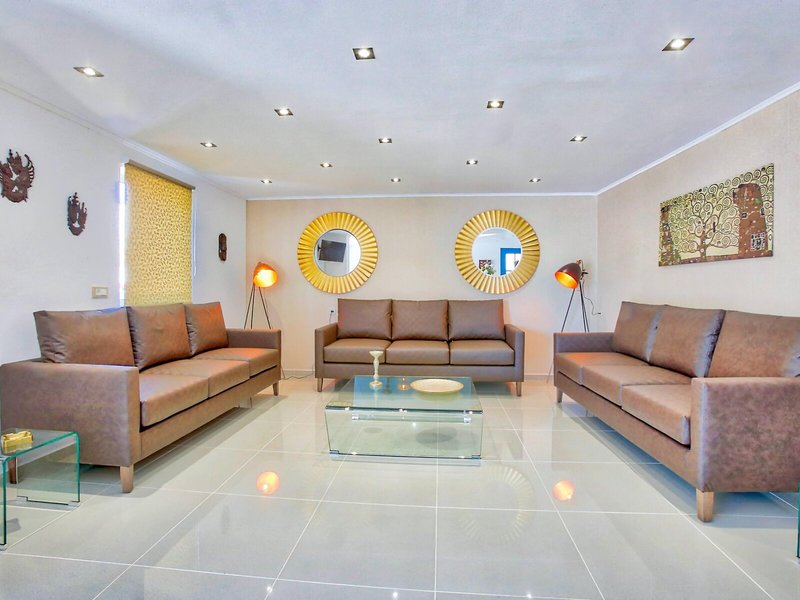 Happy Days 22 - Lounge / Lobby