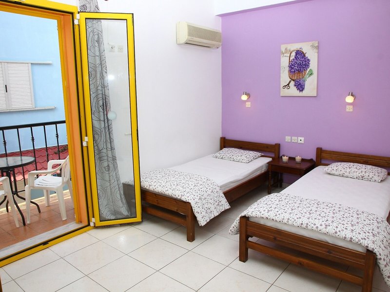 Happy Days 46 - Room Example