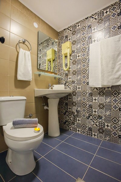 Happy Days 49 - Bathroom Example