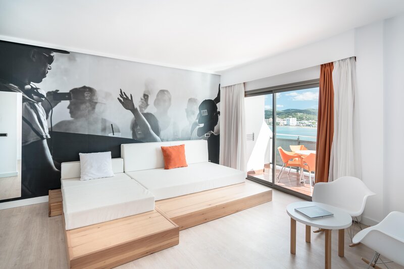 THB Ocean Beach 52