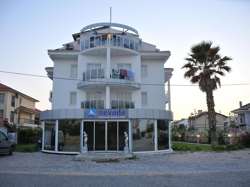 Nevada Hotel & Spa 3