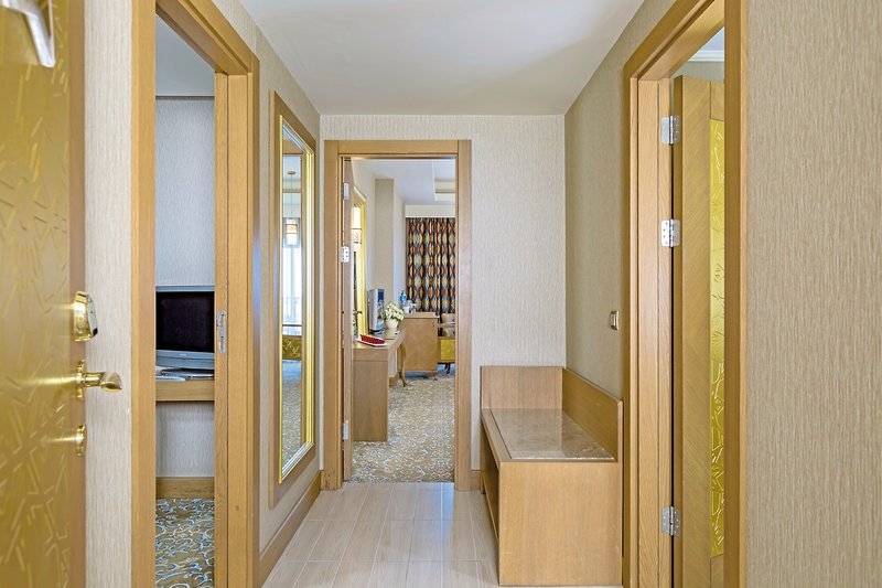 Royal Holiday Palace 11