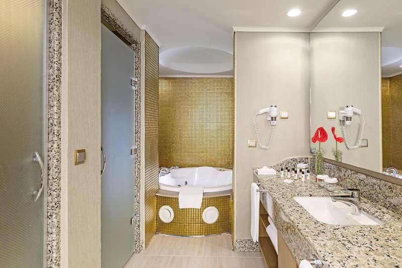 Royal Holiday Palace 14