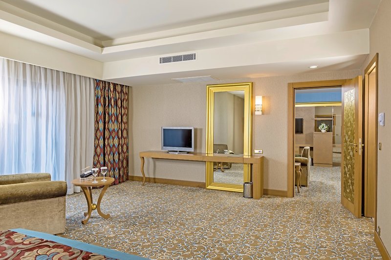 Royal Holiday Palace 15