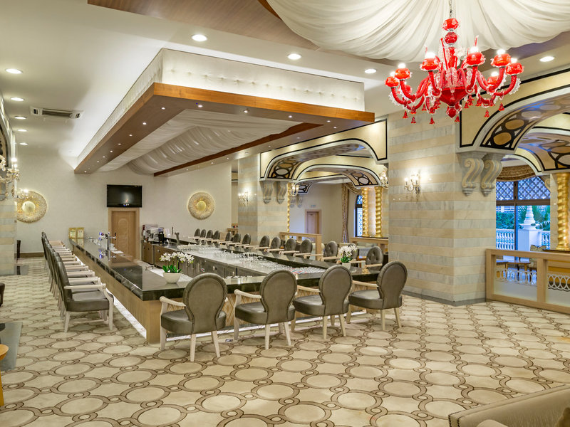 Royal Holiday Palace 25