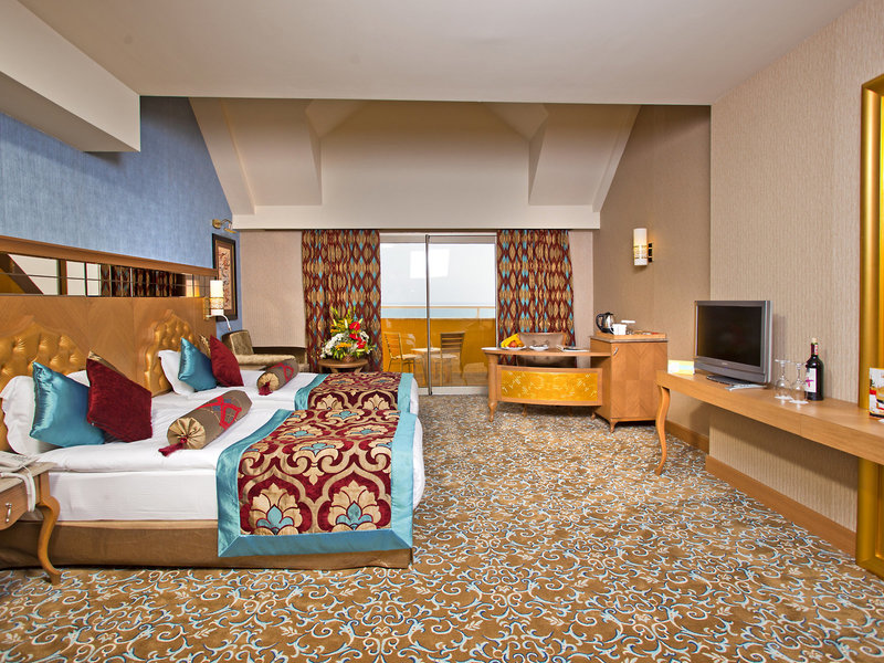 Royal Holiday Palace 48