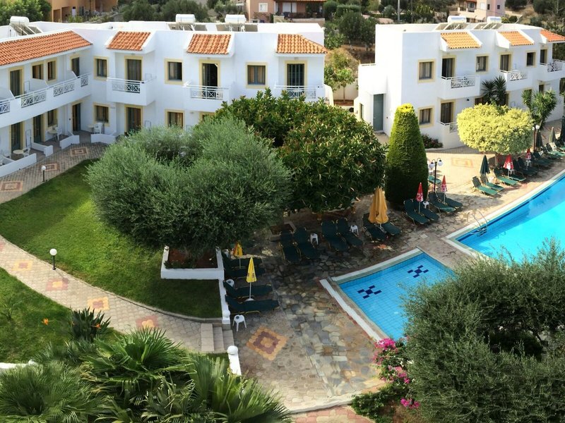 Nikolas Villas Apartments 8