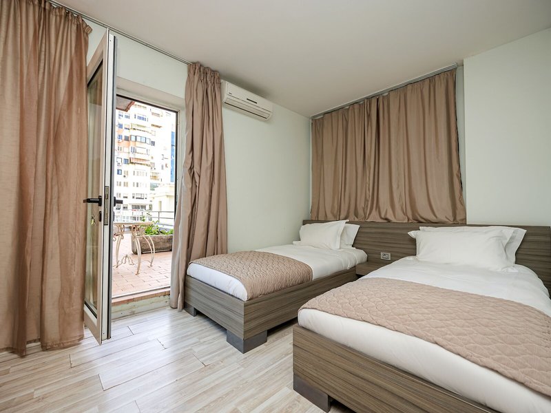 Sky Hotel 26