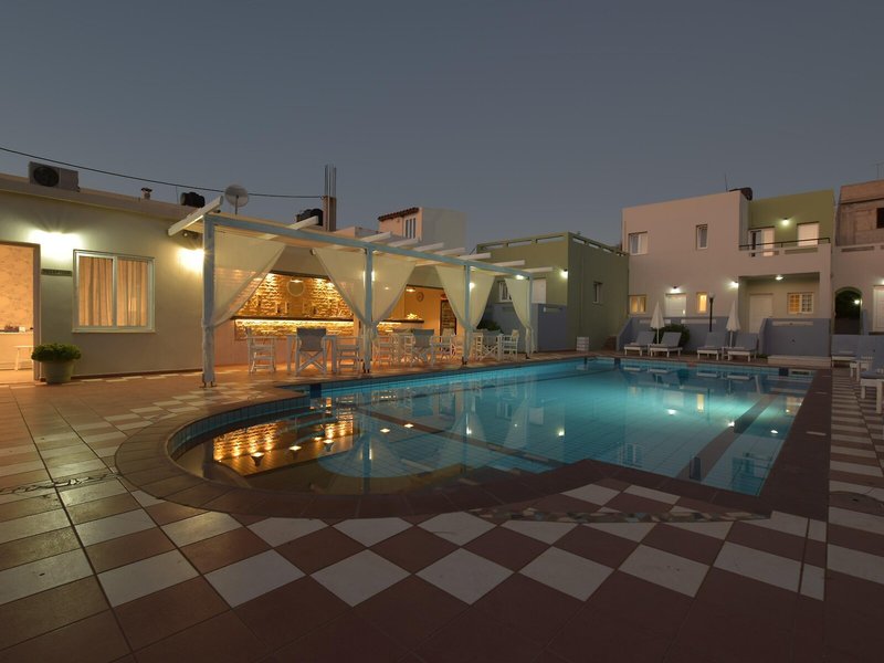 Golden Sun 7 - Outdoor Pool